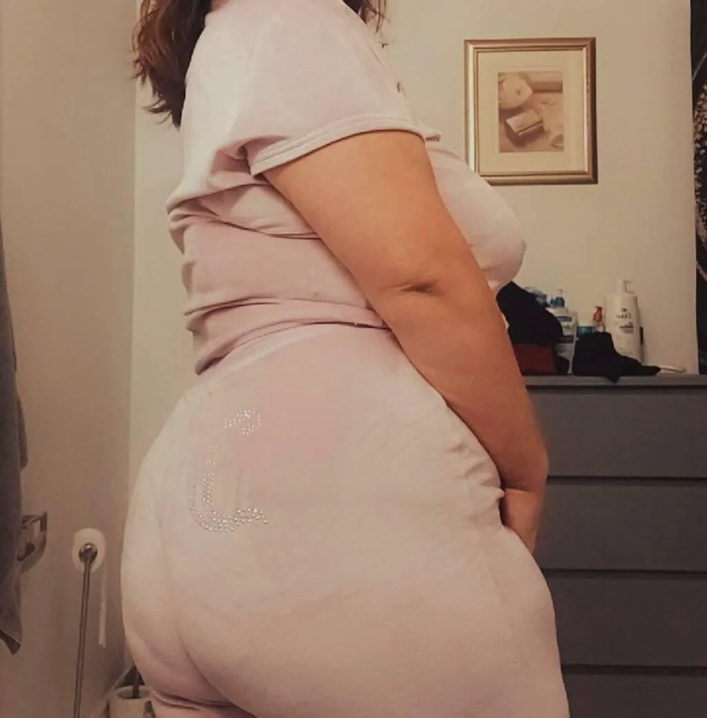 Escorts Ottawa, Ontario HOTTEST IN THE TOWN IS BACK BABY!