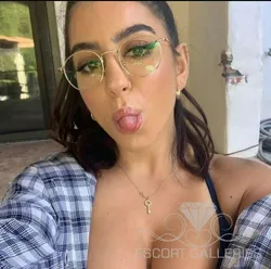 Escorts Vry, France null