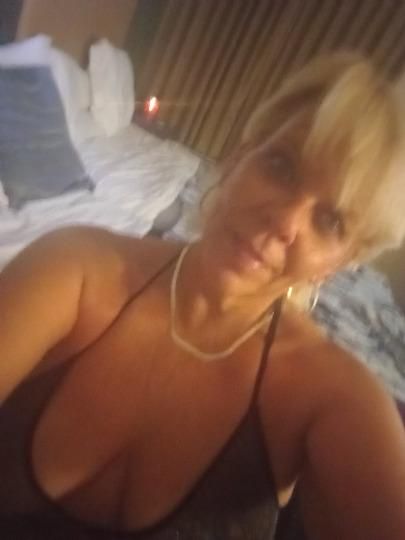 Escorts Columbia City, Indiana if you're looking to have a good time you have the right one 🥂👠💋  48 -