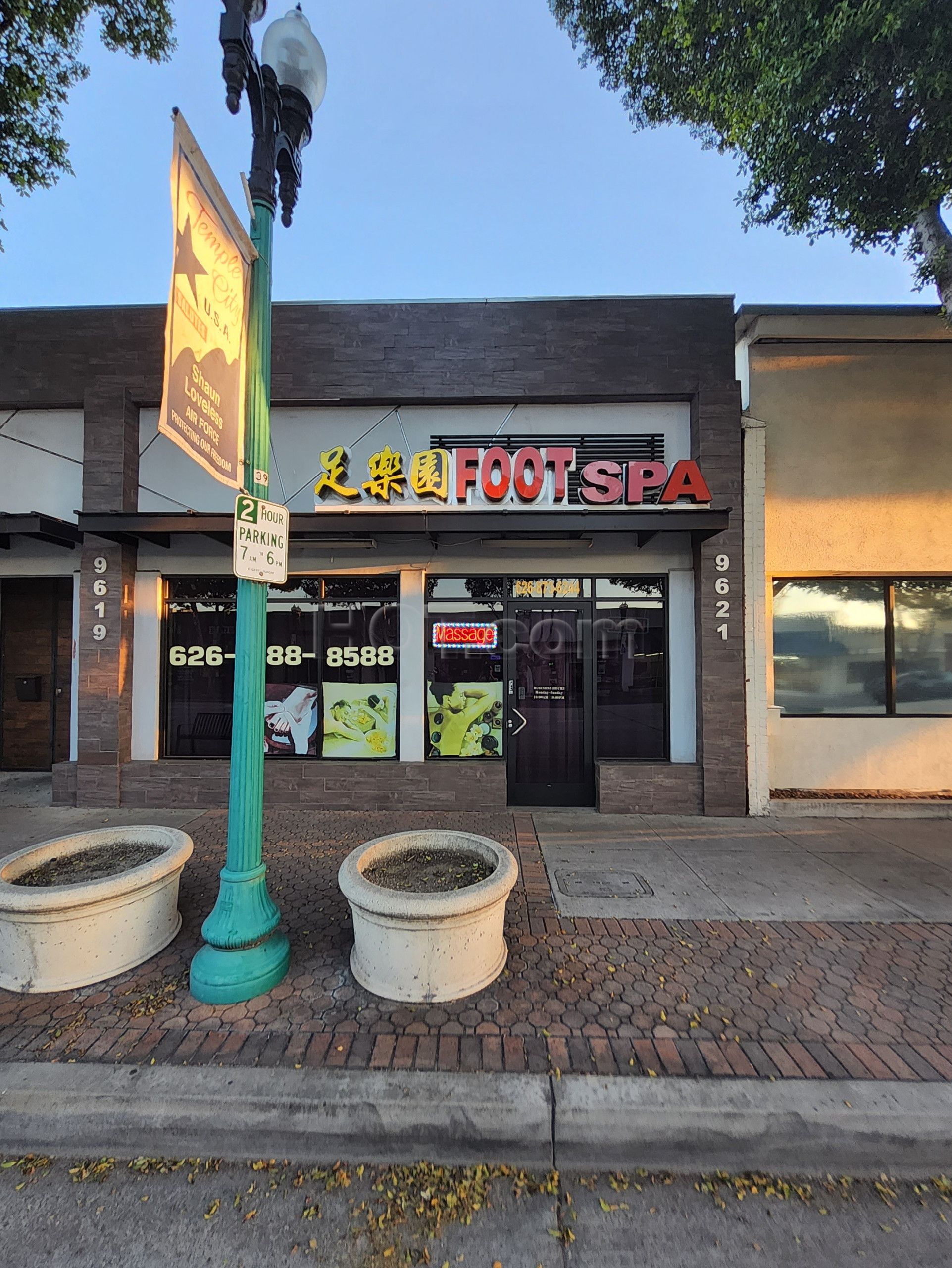 Temple City, California Happy Feet Round