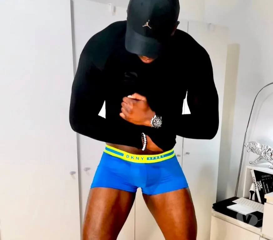 Escorts Leeds, England XXL MARCUS BLACK XXL - HUNG MALE ESCORT