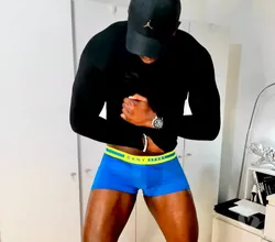 Escorts Leeds, England XXL MARCUS BLACK XXL - HUNG MALE ESCORT