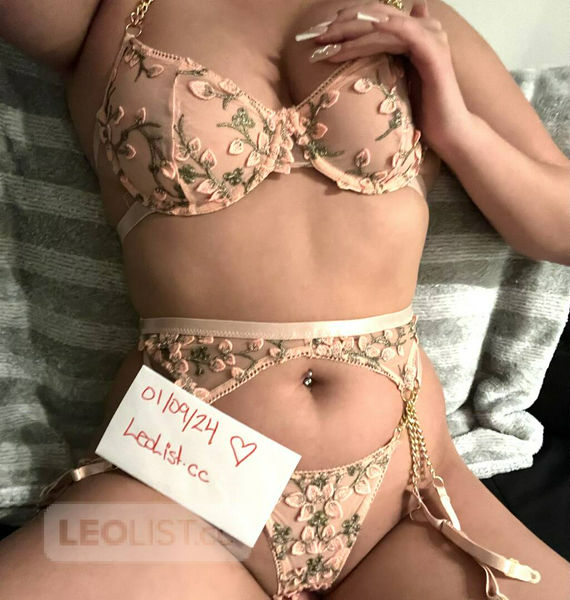 Escorts Hamilton, Ontario ONLINE ONLY • VIRTUAL GFE • TIGHT & WET •