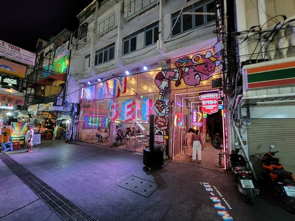 Freelance Bar Bangkok, Thailand Man Sei
