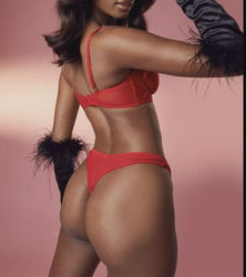Escorts Washington, District of Columbia Enjoy a relaxing massage with the chocolate Latina
