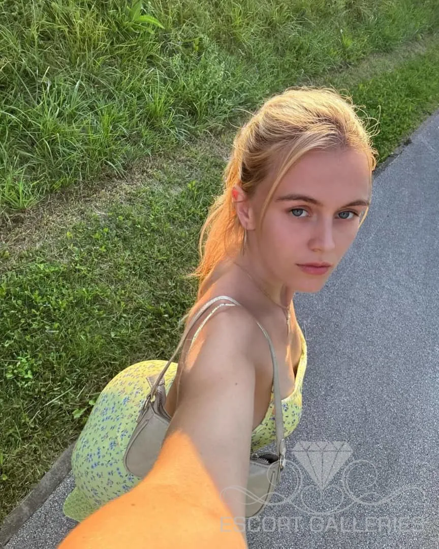 Escorts Augsburg, Germany Naomie