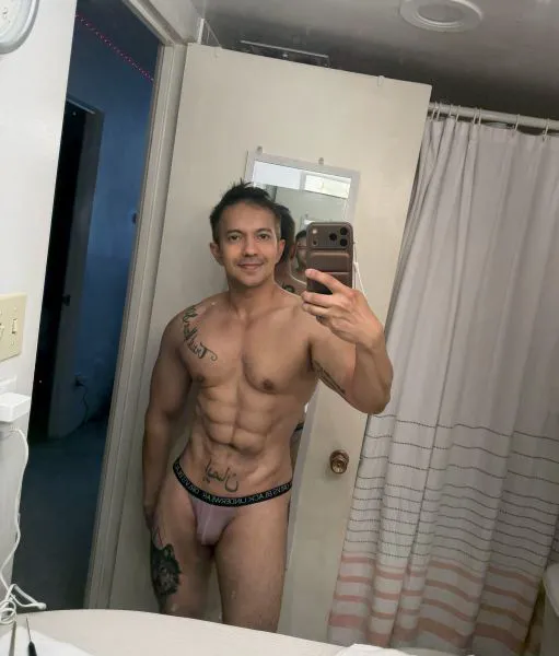 Escorts Vancouver, British Columbia HunkyTat