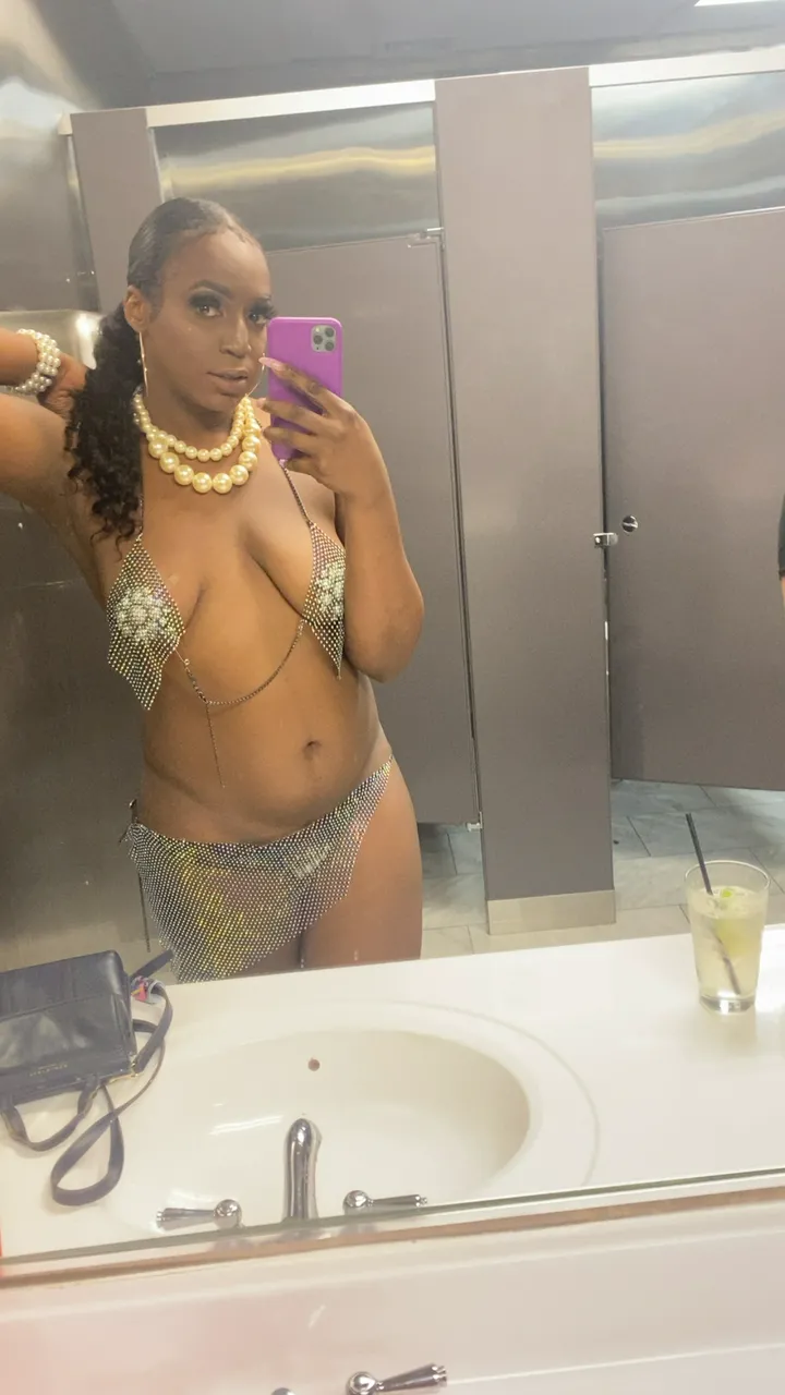 Escorts Hartford, Connecticut Erika C. Fields