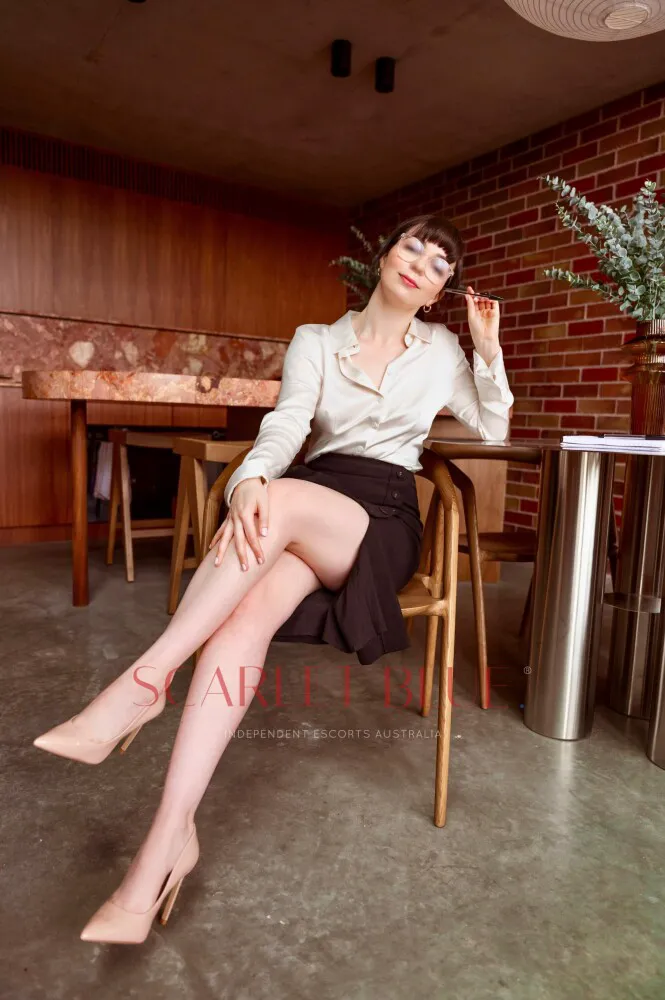 Escorts Sydney, Australia Poppy Paisley 


