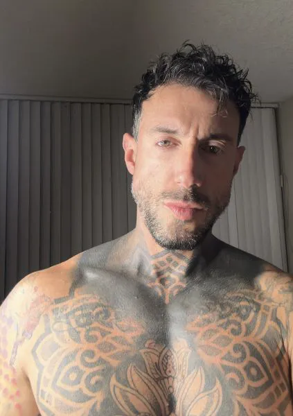 Escorts Chicago, Illinois Talltattooed