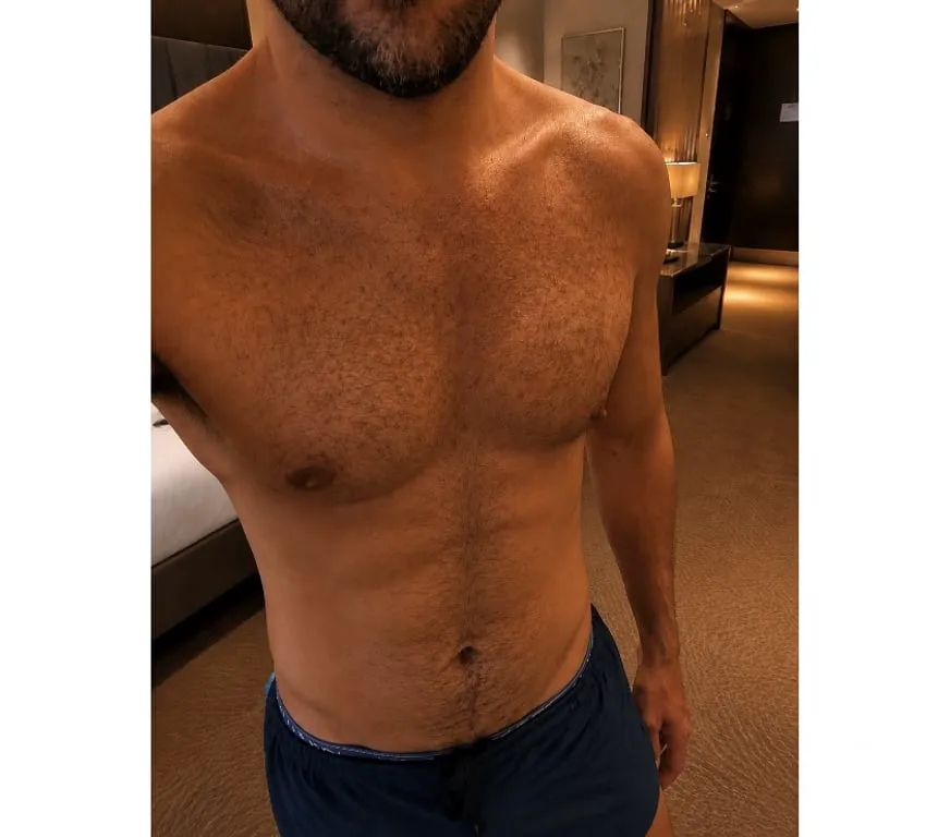 Escorts London, England Masculine and hairy guy