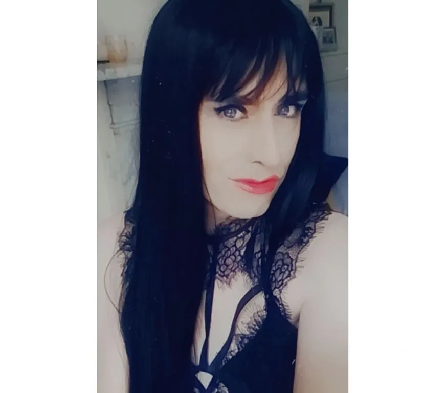 Escorts Ealing, England Crossdresser looking straight young men