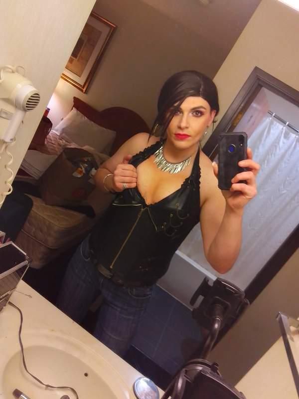 Escorts Charleston, West Virginia Trans girl hosting appointments! Discreet only!