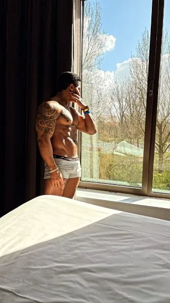 Escorts London, England JhonnyMuscleTop