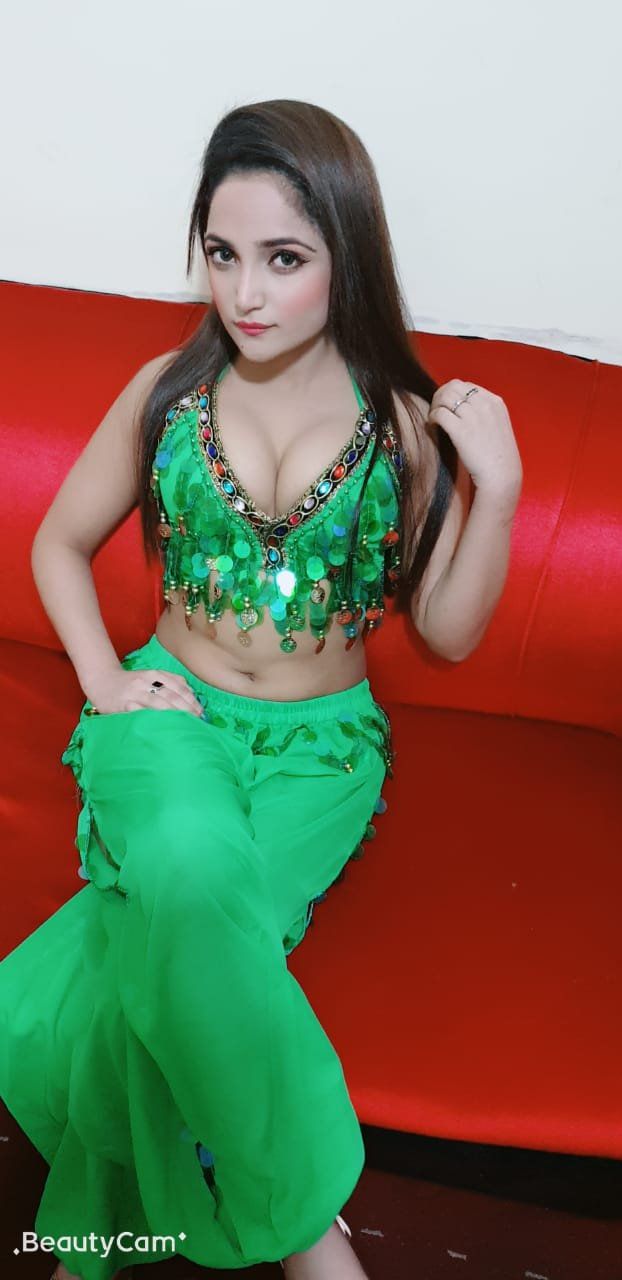 Escorts Dubai, United Arab Emirates Zani Busty Girl