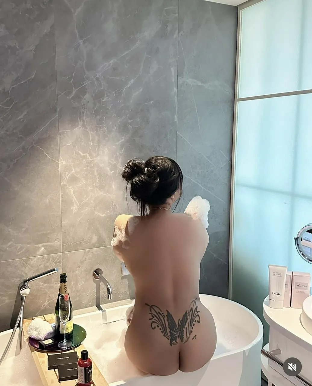 Escorts Osaka, Japan Rinda suck very good