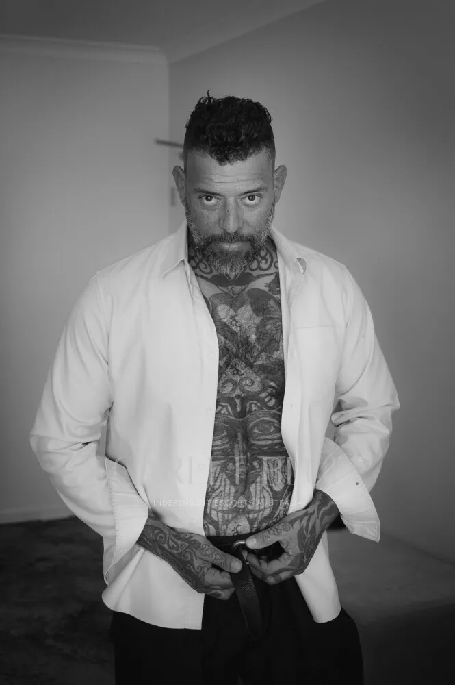 Escorts Perth, Australia Salvador Darling - male Escort 


