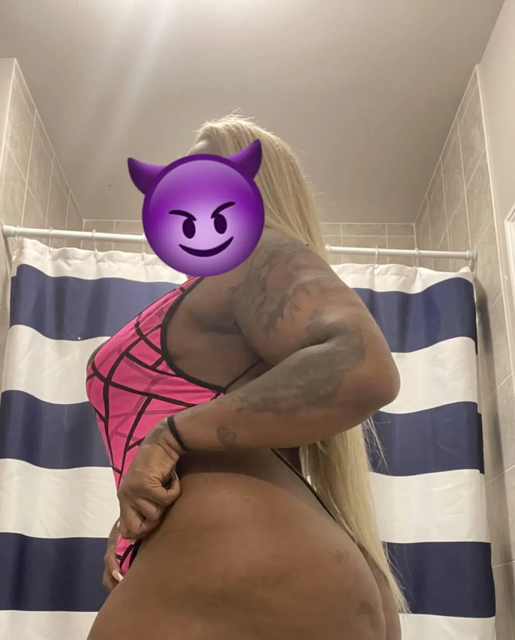 Escorts Niagara Falls, Ontario Selia