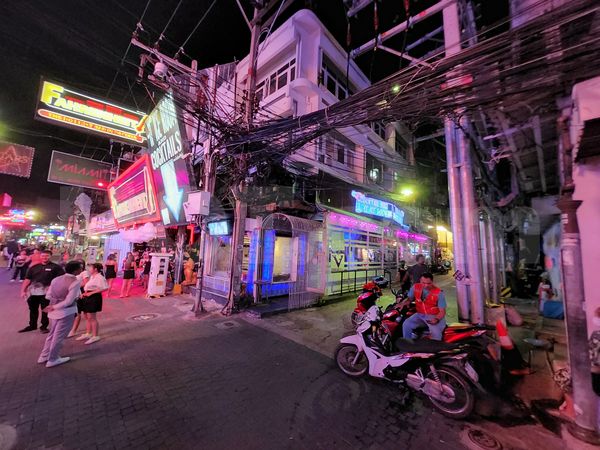 Beer Bar / Go-Go Bar Pattaya, Thailand V Lounge Ice Bar