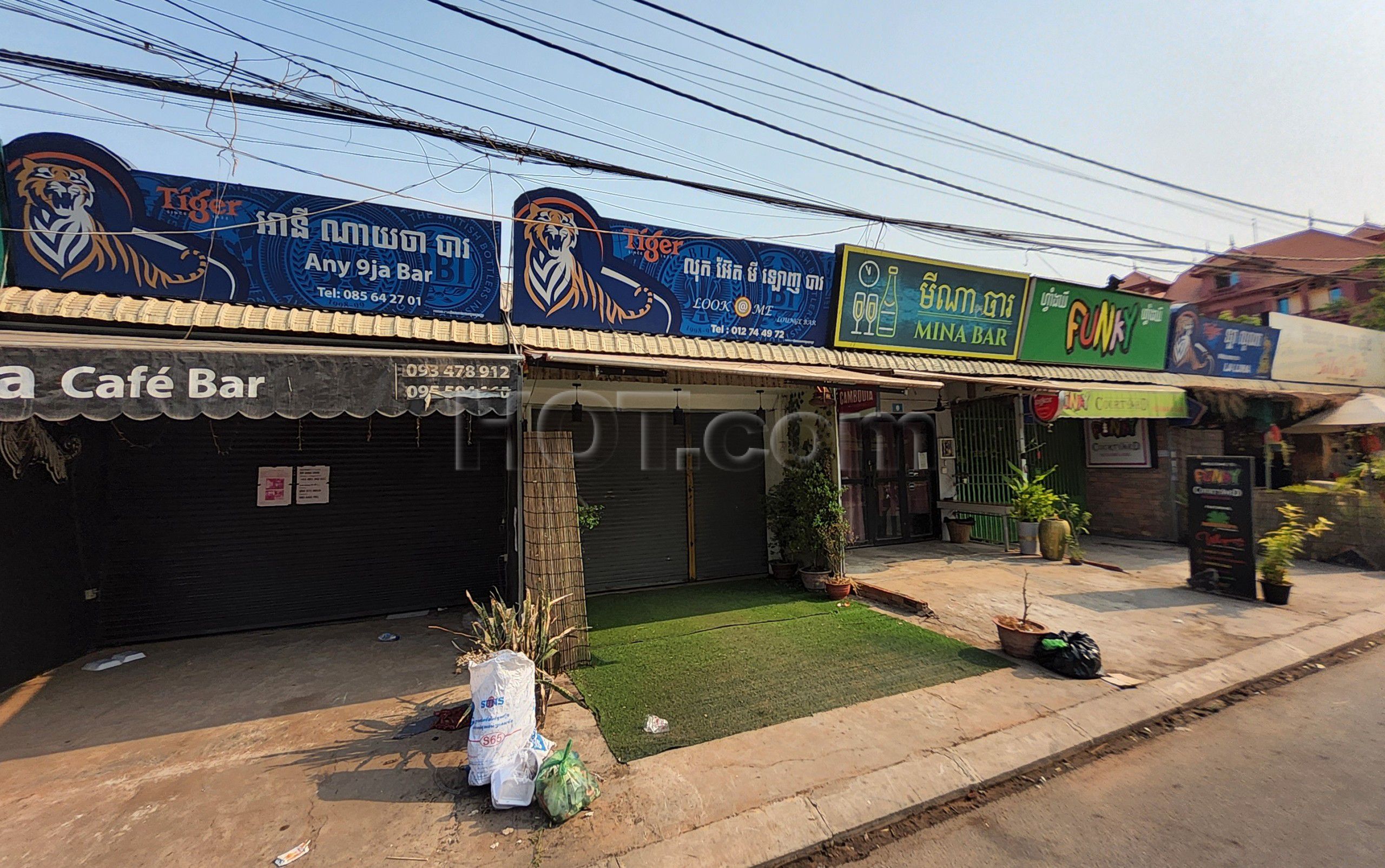 Siem Reap, Cambodia Look @ Me Bar