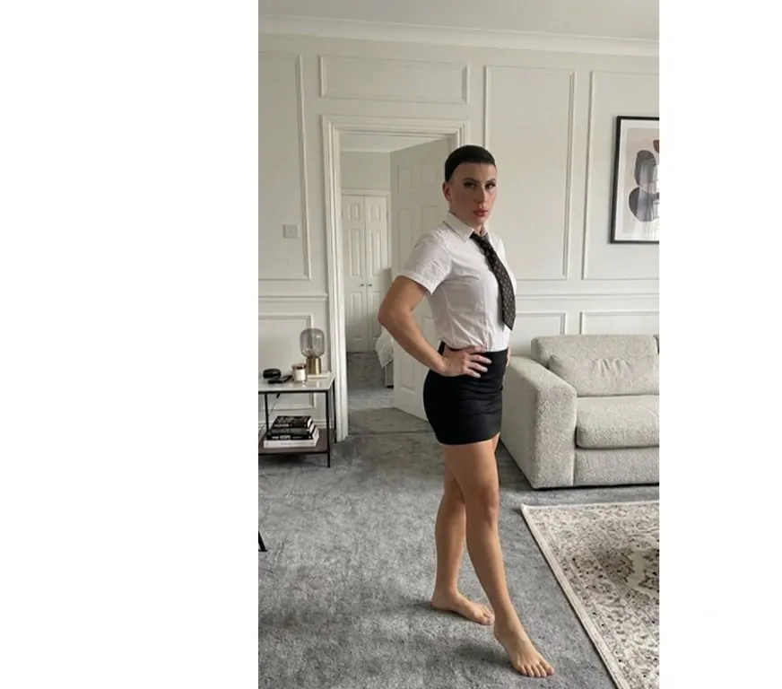 Escorts Carlton, England Sweet, Feminine & Easy to Talk To