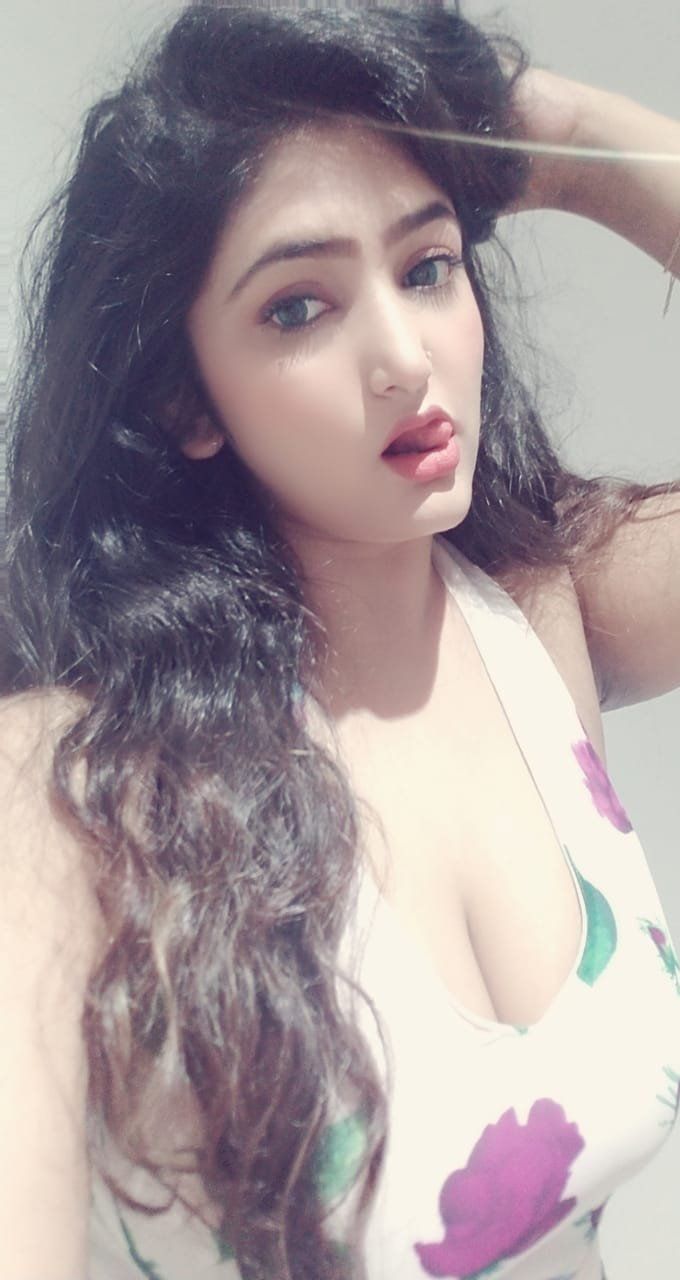 Escorts Dubai, United Arab Emirates Mahvi Indian Milf