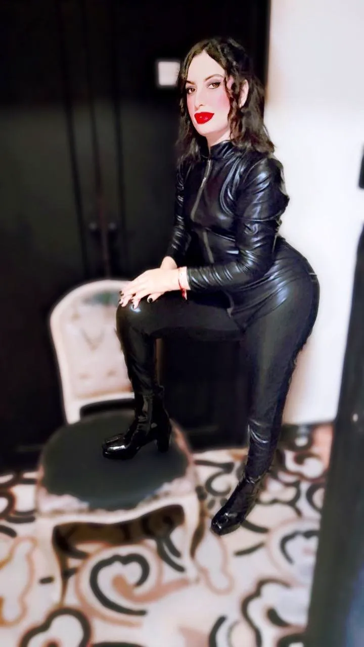 Escorts Dubai, United Arab Emirates ☣️ Mistress Maram ☣️