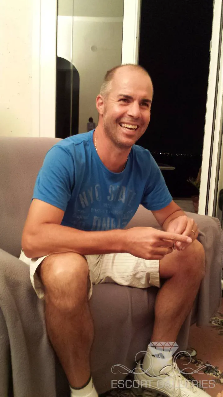 Escorts Loutraki, Greece Charles