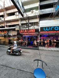 Beer Bar Pattaya, Thailand La La Land Bar