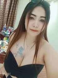 Escorts Bahrain Nina Big Boobs