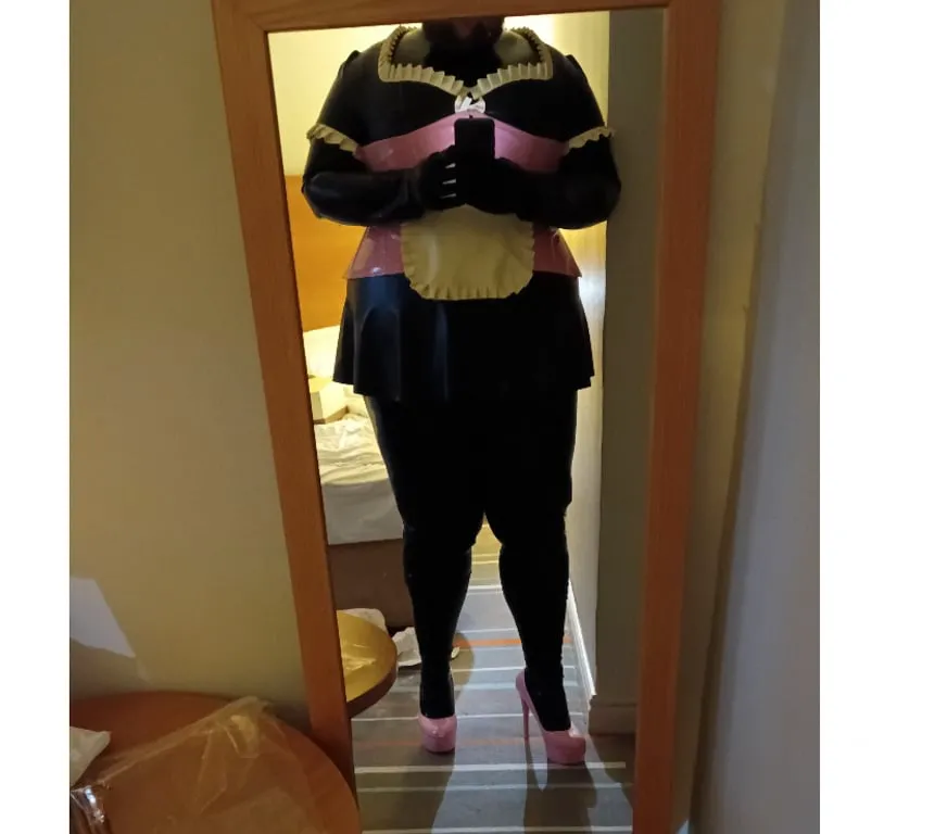 Escorts Walsall, England Latex maid. Only in town for 2 days