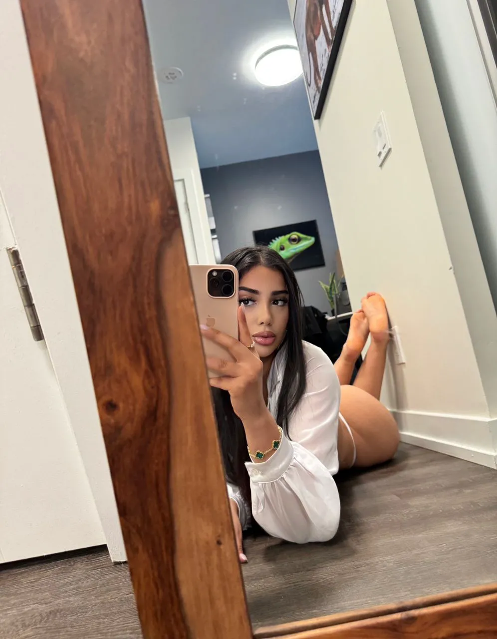 Escorts Budapest, Hungary Bella