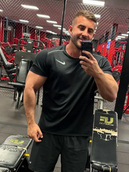 Escorts Durham, England StraightStevo