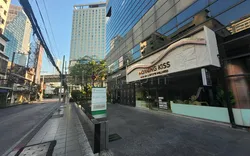 Bangkok, Thailand Morning Kiss