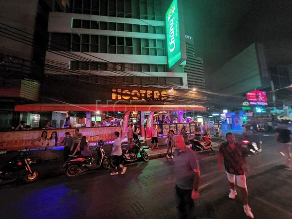 Beer Bar / Go-Go Bar Bangkok, Thailand Hooters Nana