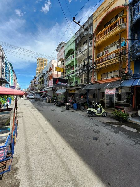 Beer Bar Pattaya, Thailand Pitstop Bar