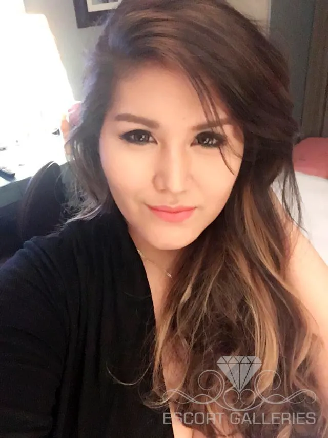 Escorts Doha, Qatar Busty Mary