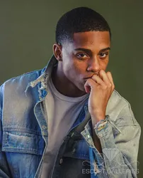 Escorts Angers, France Le coup franc