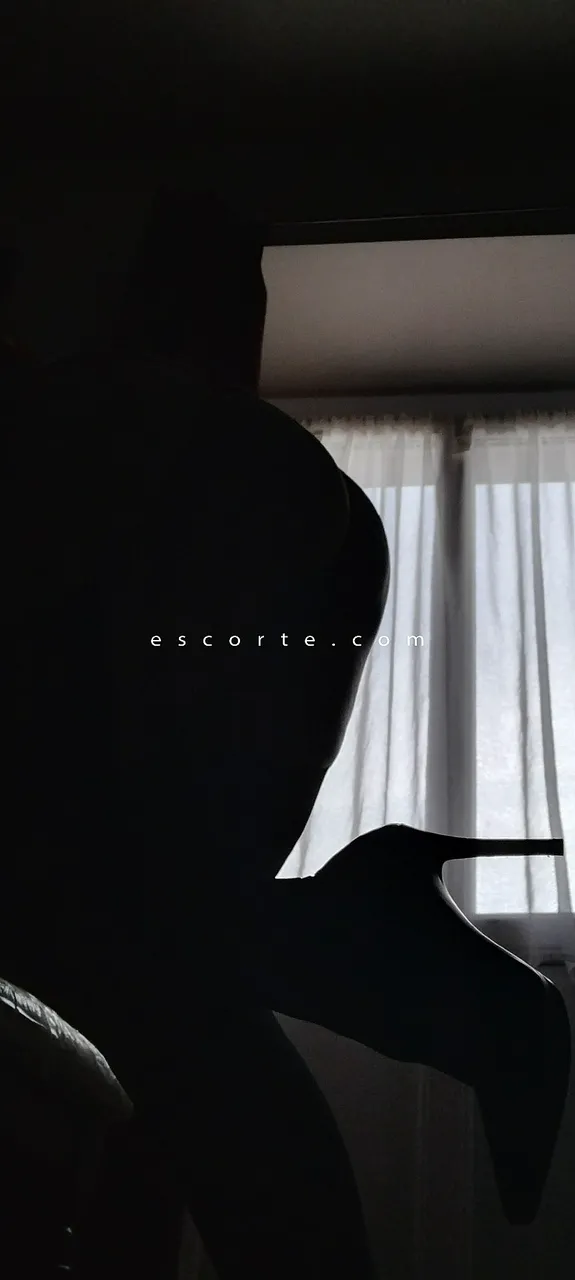 Escorts Moulins, France Maitresse Sadia