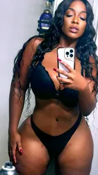 Escorts Dallas, Texas Queen  | Im a single woman looking for have fun and make your dream come true