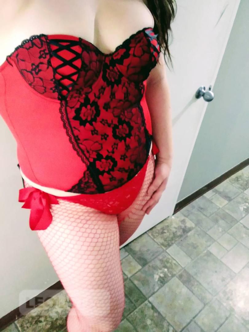 Escorts Peterborough, New Hampshire TIGHT & TATTED SWEET TREAT;)>AVAILABLE FOR U BABY*!×PETRBORO