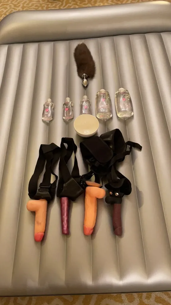 Escorts Dubai, United Arab Emirates Mistress &Nuru massage Miya