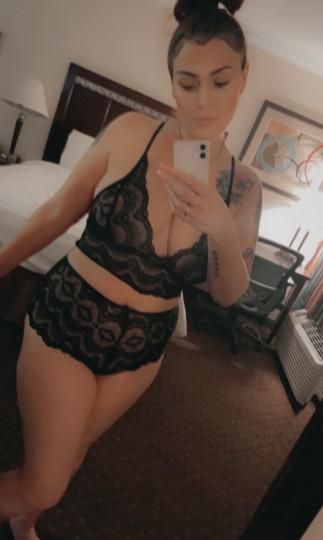 Escorts Cleveland, Ohio 🤩Horny Tight Pussy Ready for HOOKUP 🍑💦Incall / Outcall Cardate📲Available