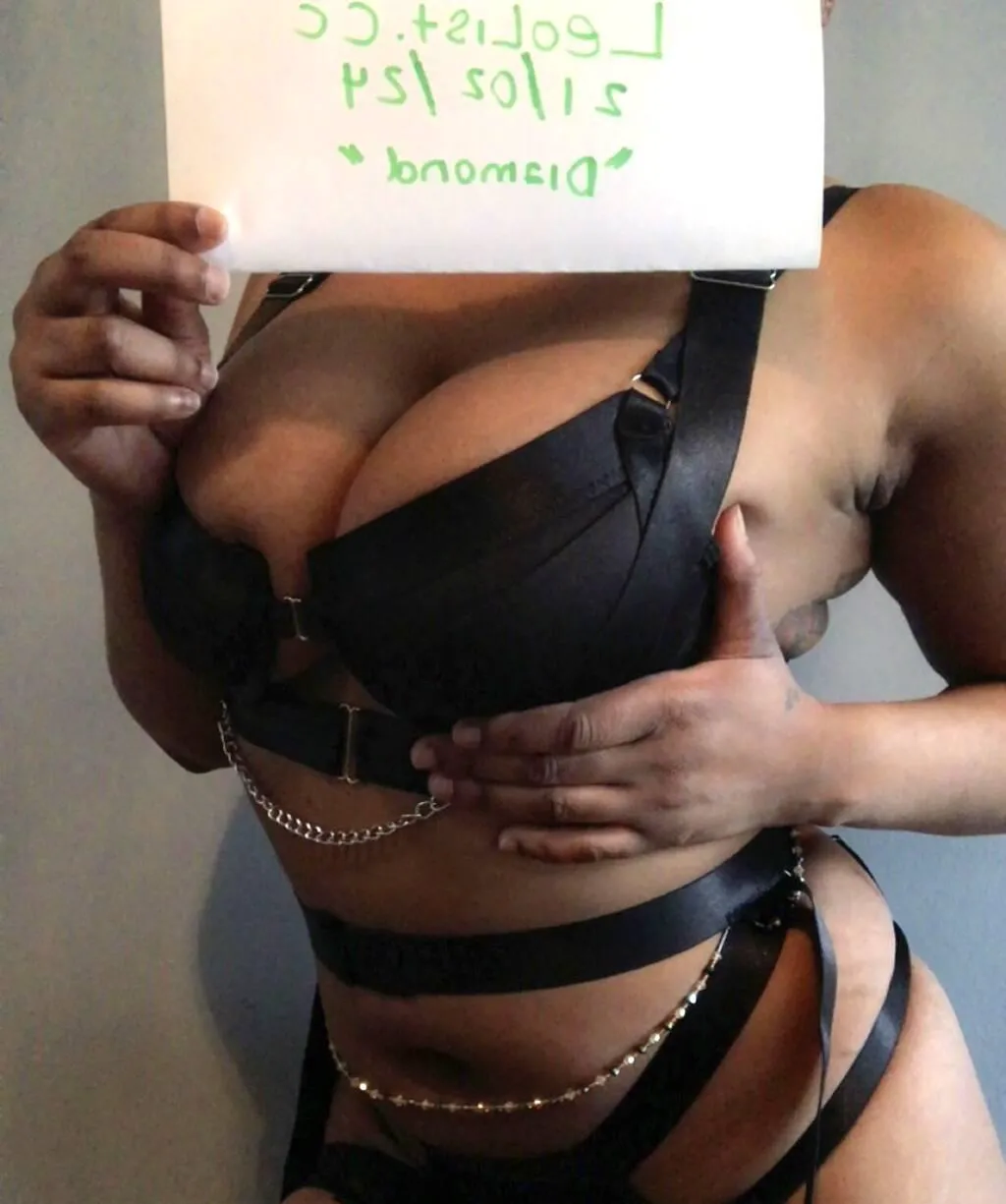 Escorts Milton, Ontario I’m so horny Daddy come fuck me