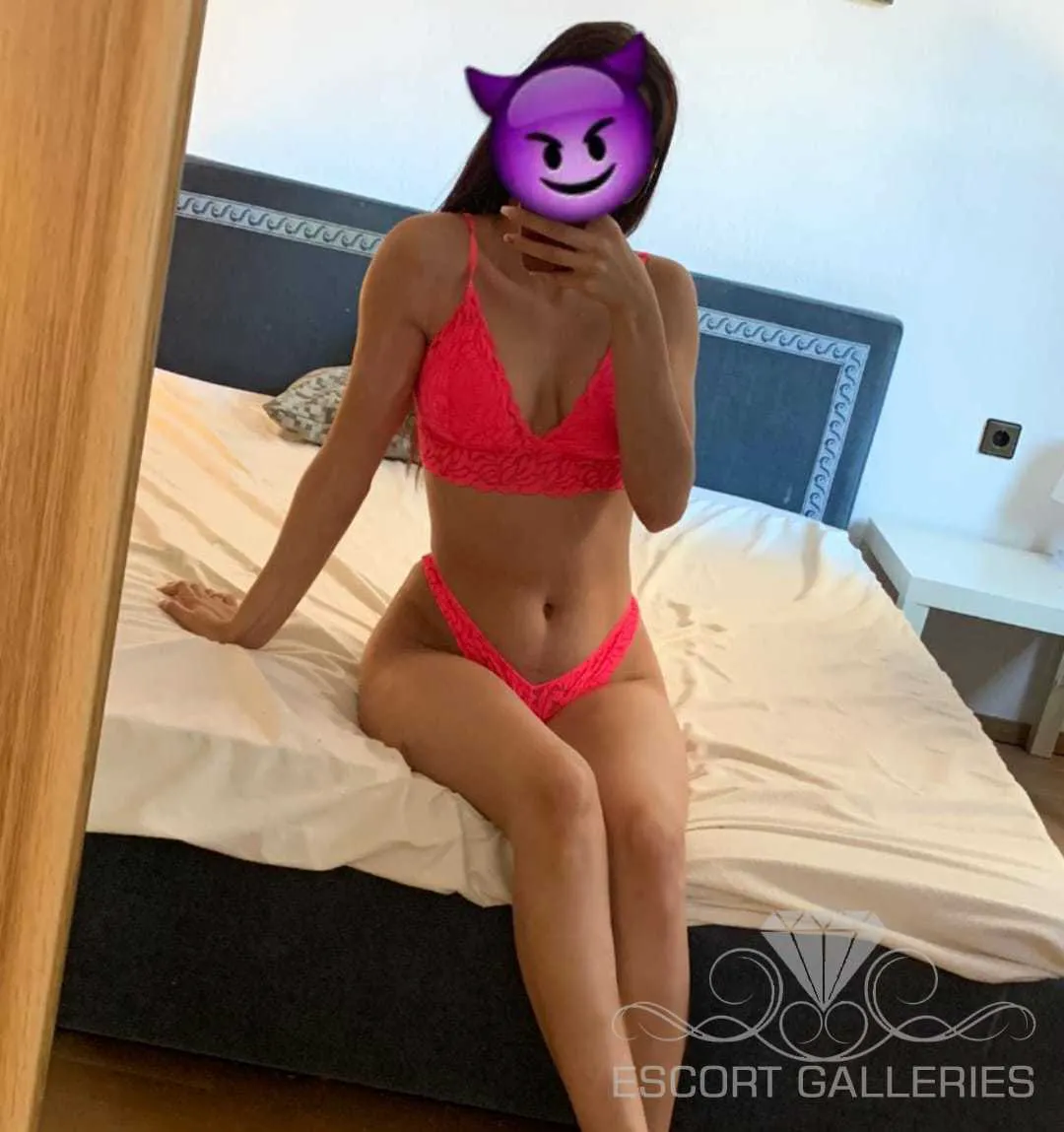 Escorts Bremen, Germany Hayat