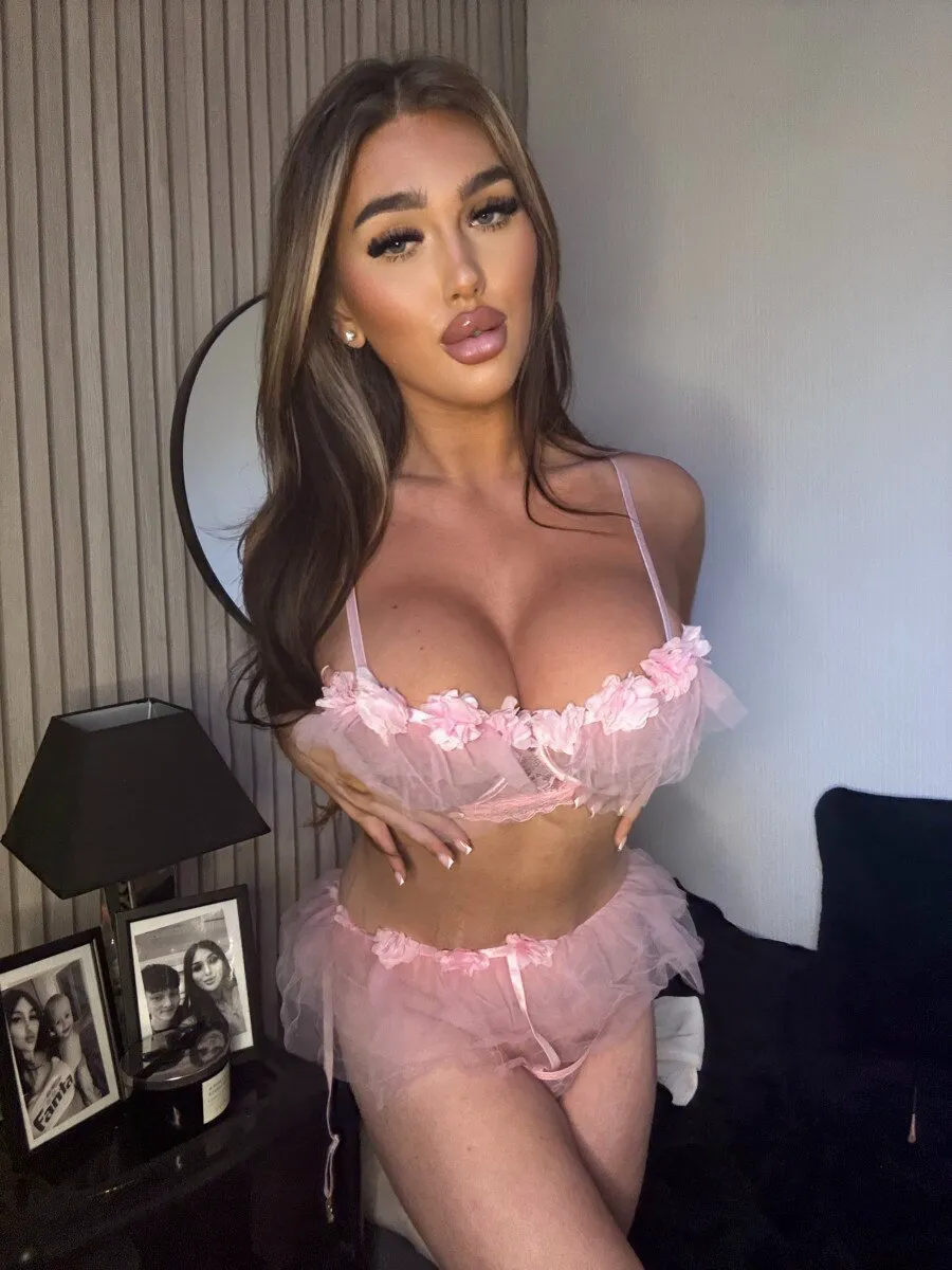 Escorts Liverpool, England Chloe Elizabeth