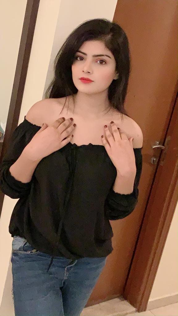 Escorts Sharjah, United Arab Emirates Arzoo Indian Girl