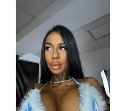 Escorts Guildford, England Cori Real Trans Bombshell