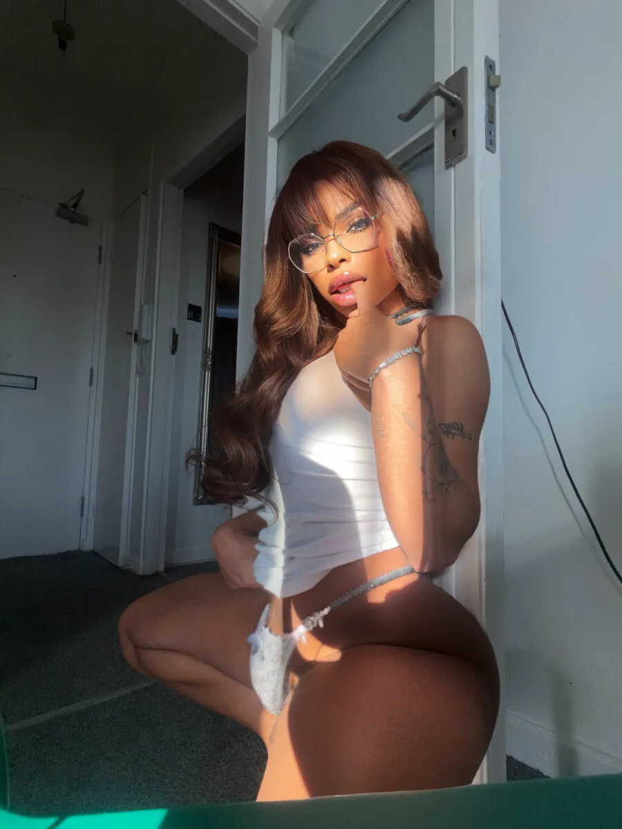 Escorts London, England Karen Goddess