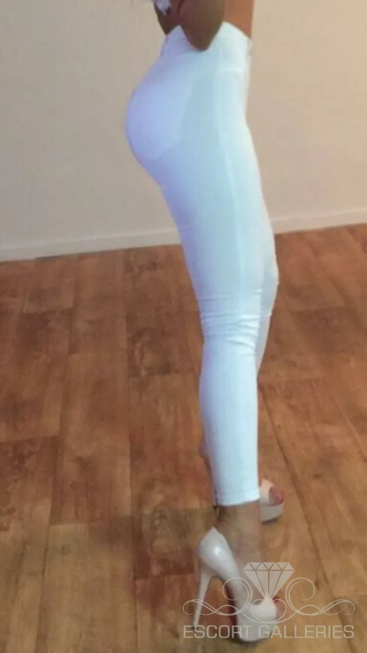 Escorts Dusseldorf, Germany null